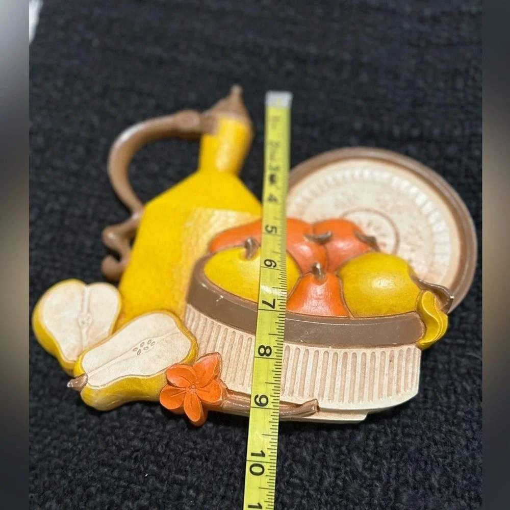 Syroco Homco 7610 Wall Hanging Plaque MCM Made in USA Vintage Fruit and kettle